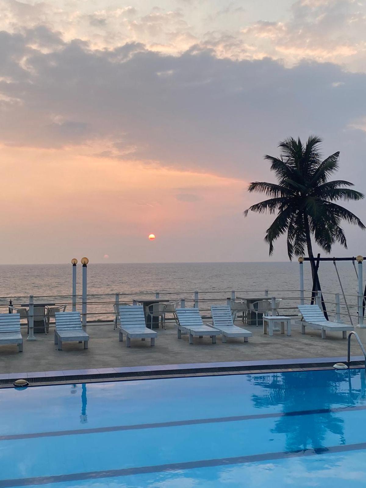 New Ocean Hill Hotel Hikkaduwa Extérieur photo